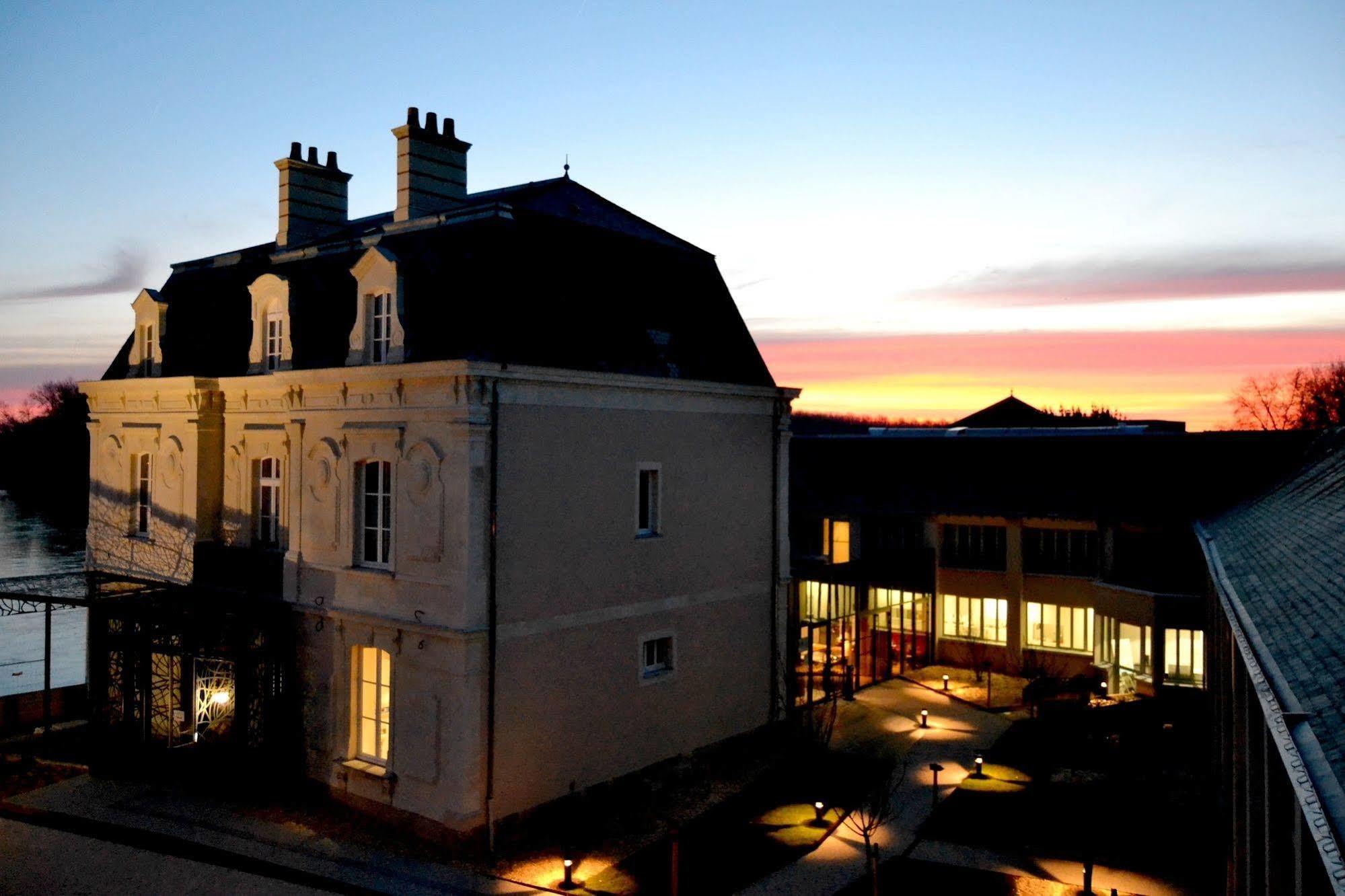 Les 3 Lieux Hotel Les Ponts-de-Cé Exterior photo